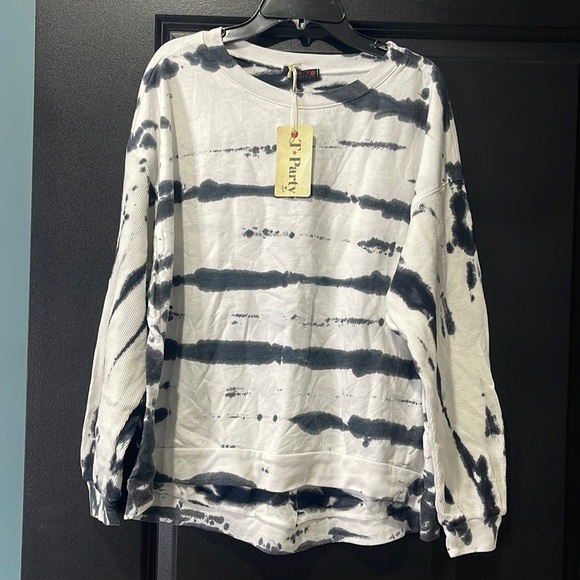 T Party Fashion Tops - BOGO🥳T Party sweatshirt